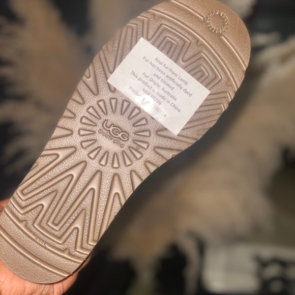 Women Short Chestnut Ugg Boots (NWT) - Picture 6 of 9